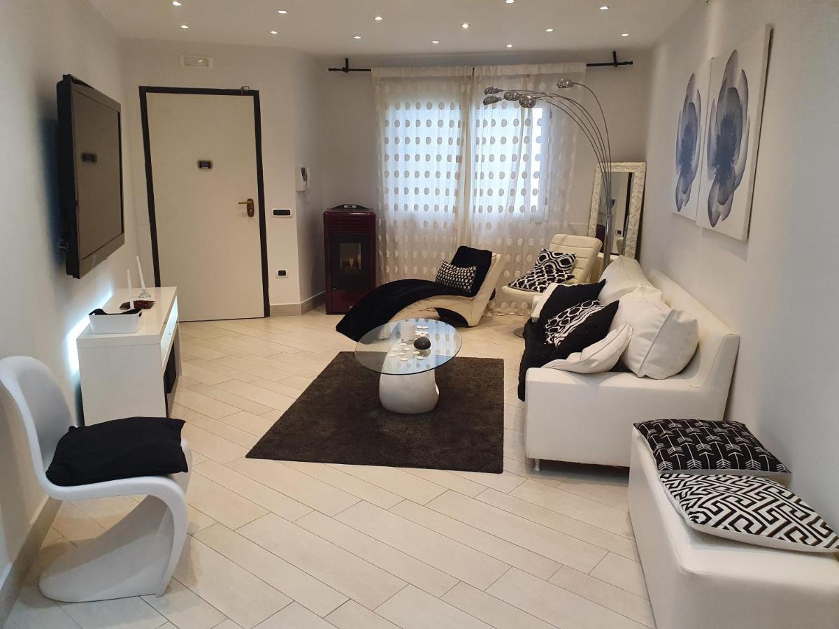 Casa Vacanza Pozzuoli Apartment ภายนอก รูปภาพ