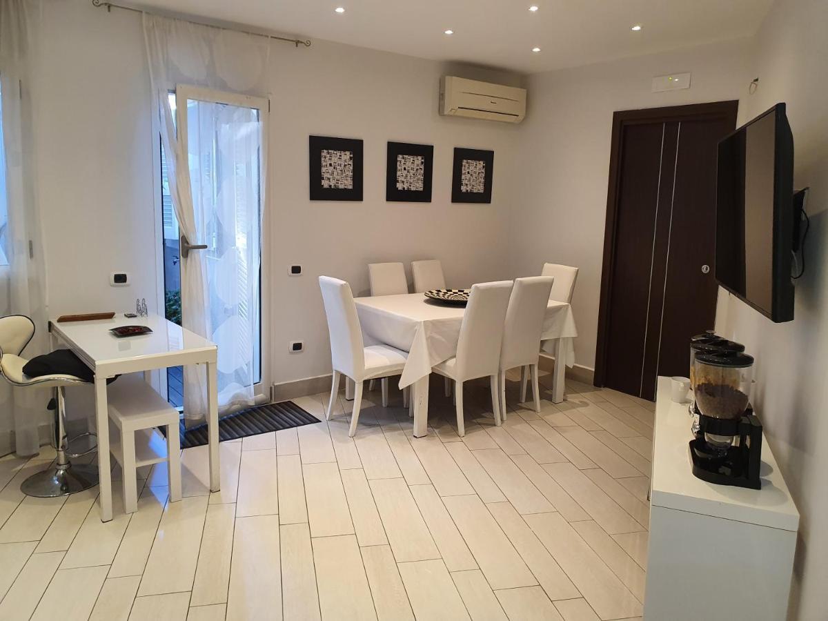 Casa Vacanza Pozzuoli Apartment ภายนอก รูปภาพ